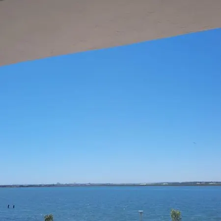 Mirando Al Rio *